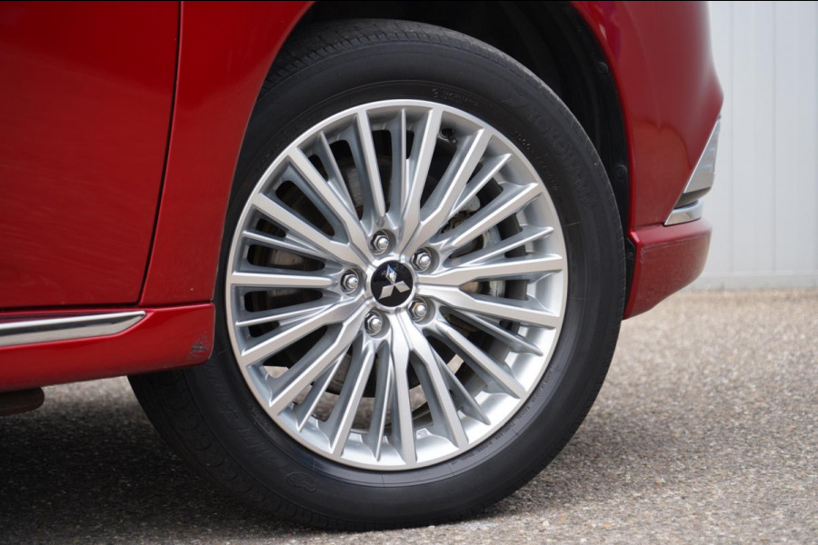 Mitsubishi Outlander 2.4 PHEV Intense+ / Schuifdak / Trekhaak / Power Sound System / Camera / 104dkm!
