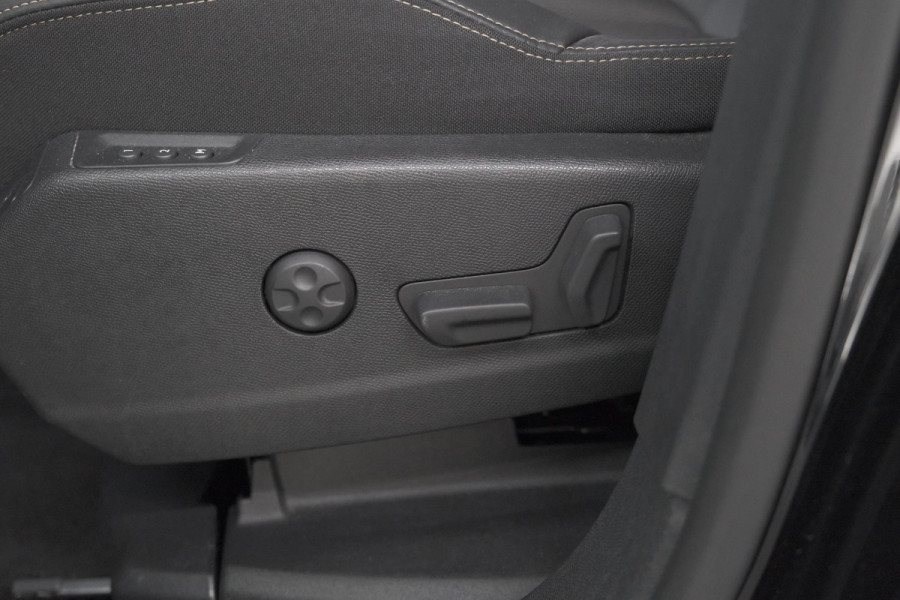 Peugeot 3008 1.2 Hybrid 136 GT | 360 Camera | Adaptieve Cruise Control | Elektronische Kofferklep | Navigatie