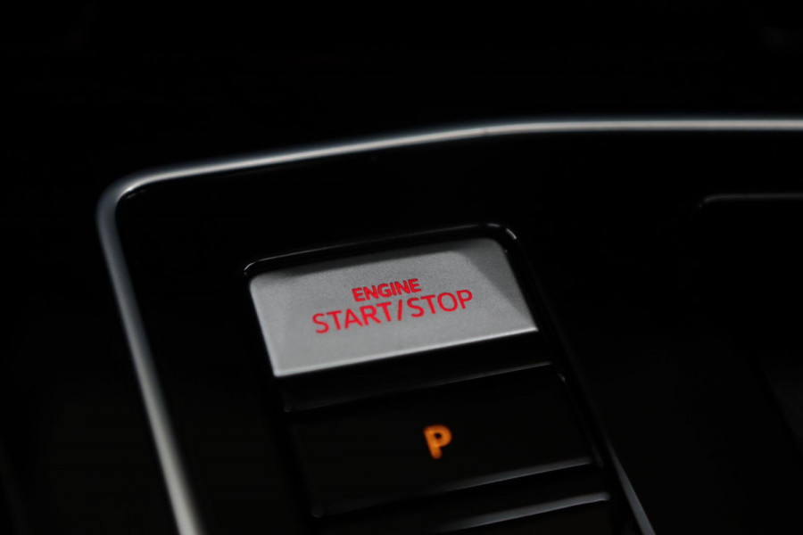 Volkswagen Golf 2.0 TSI GTI PANO / CARPLAY / H&K / CAM / VOL