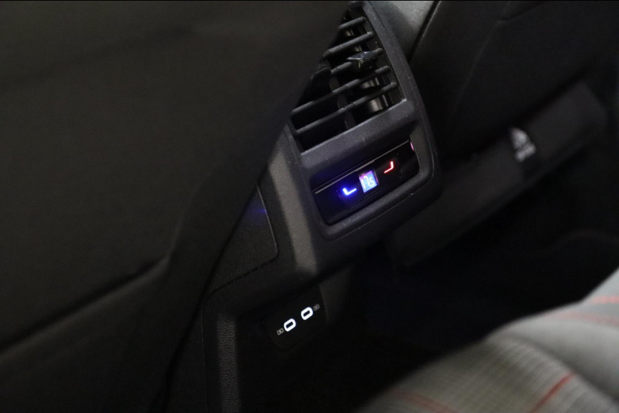 Volkswagen Golf 2.0 TSI GTI PANO / CARPLAY / H&K / CAM / VOL