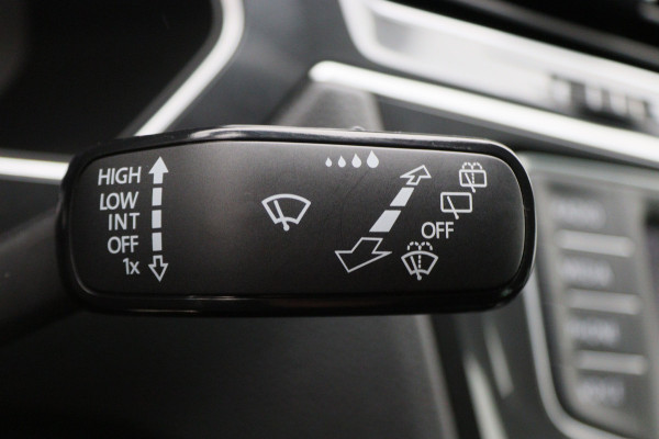 Volkswagen Tiguan 1.4 TSI ACT Highline R-Line Virtual Cockpit, ACC, Apple Carplay, Camera, DAB, Trekhaak, 19"