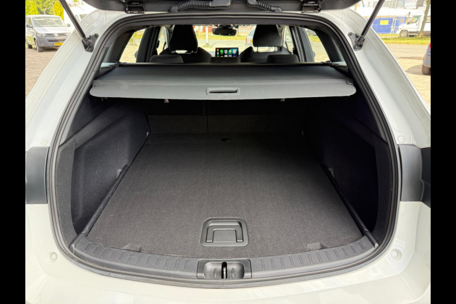 Toyota Corolla Touring Sports Hybrid 140 Business, CarPlay, Trekhaak, Stuur + stoelverw