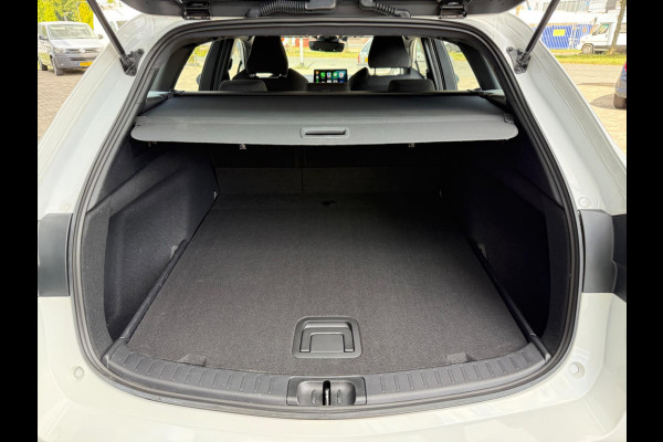 Toyota Corolla Touring Sports Hybrid 140 Business, CarPlay, Trekhaak, Stuur + stoelverw