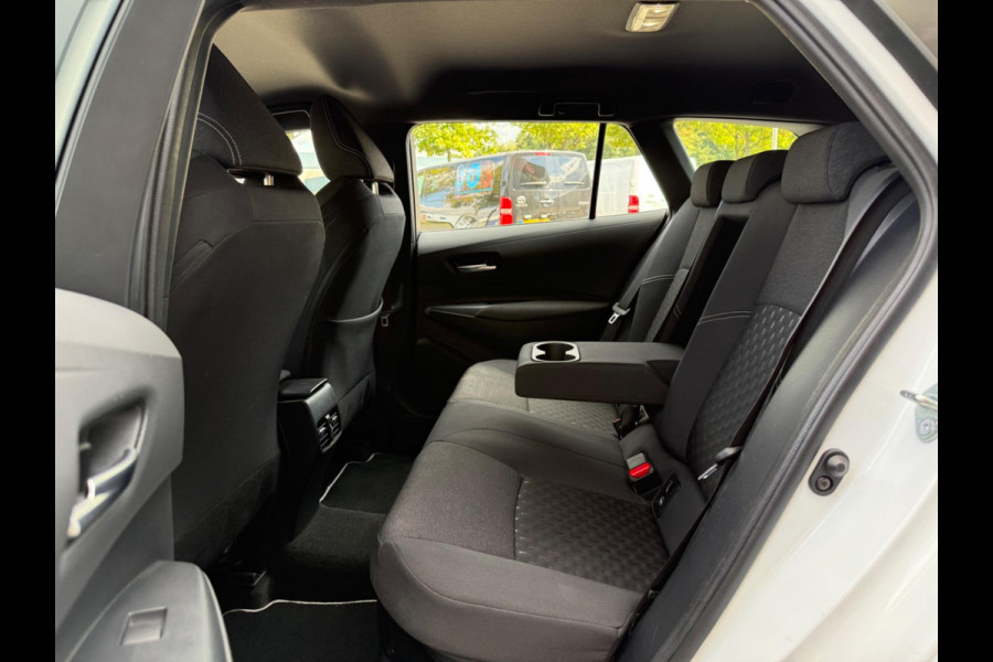 Toyota Corolla Touring Sports Hybrid 140 Business, CarPlay, Trekhaak, Stuur + stoelverw