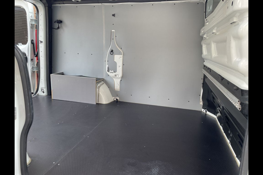 Renault Trafic 1.6 dCi 126pk E6 Comfort 3 zits BPM Vrij! Lease €240 p/m, Airco, Navi, Trekhaak, PDC, Volledig onderhoudshistorie aanwezig