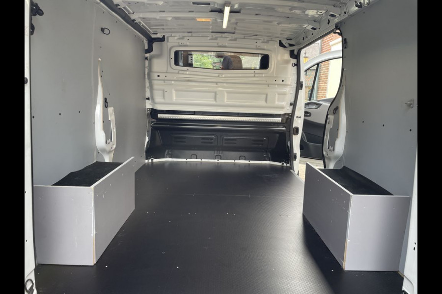 Renault Trafic 1.6 dCi 126pk E6 Comfort 3 zits BPM Vrij! Lease €240 p/m, Airco, Navi, Trekhaak, PDC, Volledig onderhoudshistorie aanwezig