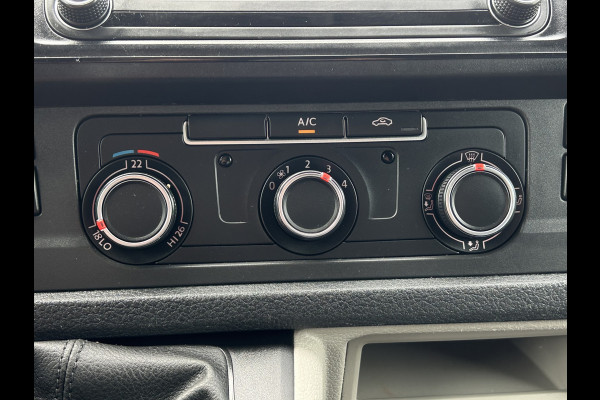 Volkswagen Transporter 2.0 TDI 150 PK / L2H1 / 1e EIG. / AIRCO / NAVI / 2X SCHUIFDEUR / 3-ZITS / TREKHAAK / INRICHTING / CAMERA / BLUETOOTH