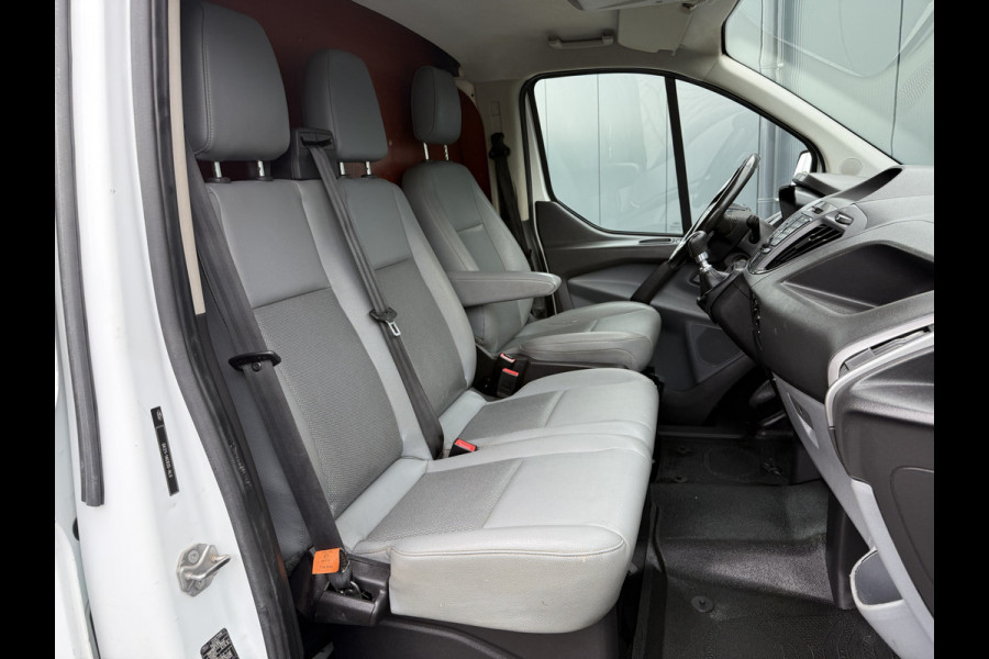 Ford Transit Custom 2.0 TDCI 130 PK / L1H1 / TREND / 2.5 TONS TREKHAAK / AIRCO / CRUISE / NAVI / INRICHTING / 3-ZITS