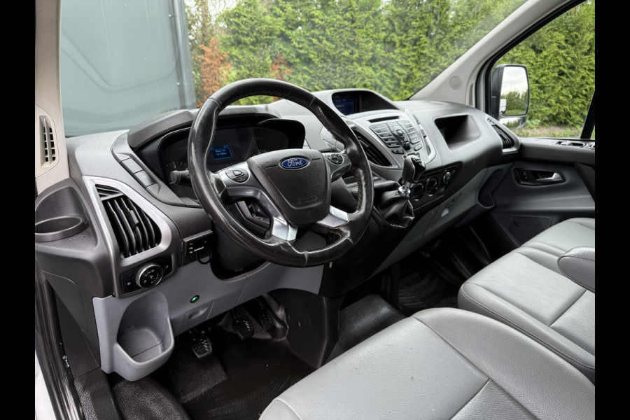 Ford Transit Custom 2.0 TDCI 130 PK / L1H1 / TREND / 2.5 TONS TREKHAAK / AIRCO / CRUISE / NAVI / INRICHTING / 3-ZITS