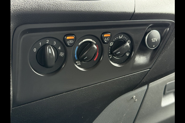Ford Transit Custom 2.0 TDCI 130 PK / L1H1 / TREND / 2.5 TONS TREKHAAK / AIRCO / CRUISE / NAVI / INRICHTING / 3-ZITS