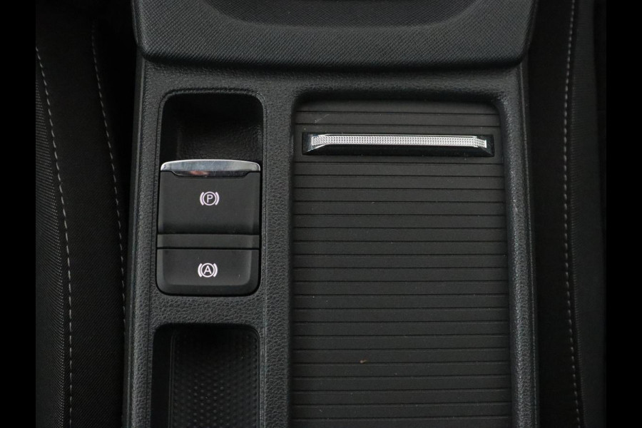 Škoda Octavia 1.4 TSI iV PHEV Business Edition | Trekhaak | Stoel & stuurverwarming | Head-Up | Adaptive cruise | Memory | Parkeerhulp | Digital Cockpit | Achterbankverwarming | Carplay | Plug In