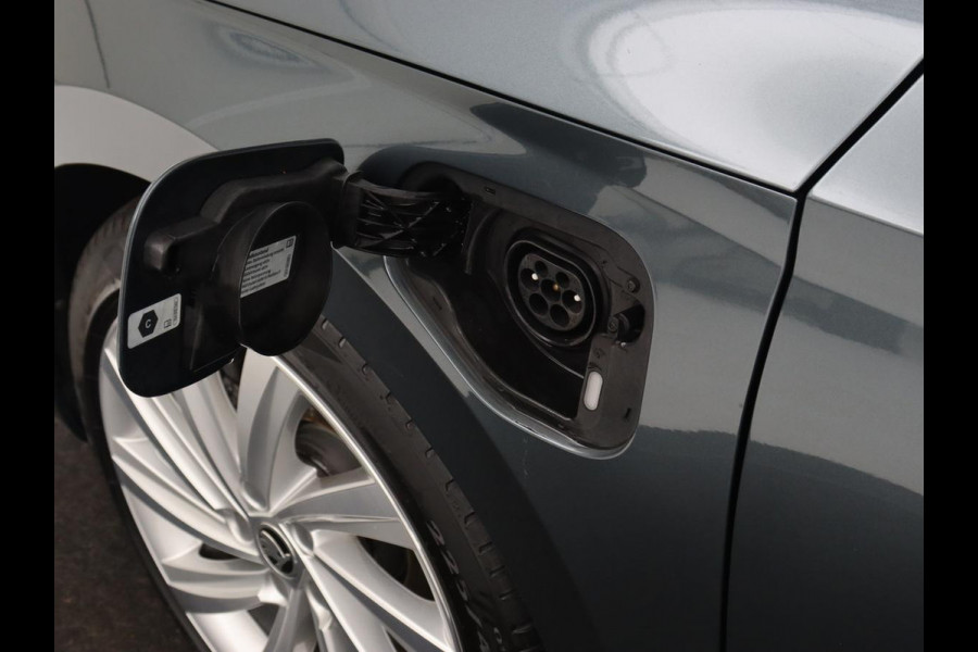 Škoda Octavia 1.4 TSI iV PHEV Business Edition | Trekhaak | Stoel & stuurverwarming | Head-Up | Adaptive cruise | Memory | Parkeerhulp | Digital Cockpit | Achterbankverwarming | Carplay | Plug In