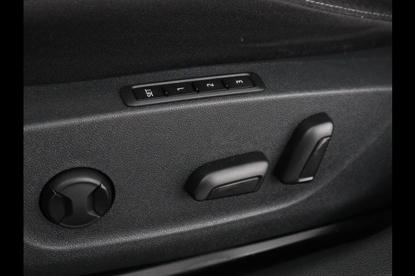 Škoda Octavia 1.4 TSI iV PHEV Business Edition | Trekhaak | Stoel & stuurverwarming | Head-Up | Adaptive cruise | Memory | Parkeerhulp | Digital Cockpit | Achterbankverwarming | Carplay | Plug In