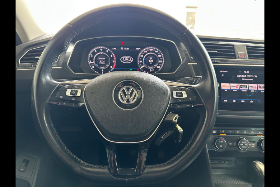 Volkswagen Tiguan 2.0 TSI 220PK 4Motion Highline PANO|AUTOMAAT|R-LINE|CAM|TREKHAAK