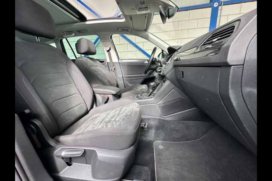 Volkswagen Tiguan 2.0 TSI 220PK 4Motion Highline PANO|AUTOMAAT|R-LINE|CAM|TREKHAAK