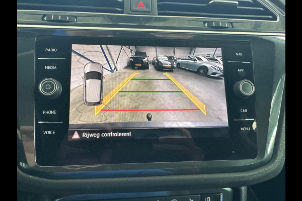 Volkswagen Tiguan 2.0 TSI 220PK 4Motion Highline PANO|AUTOMAAT|R-LINE|CAM|TREKHAAK
