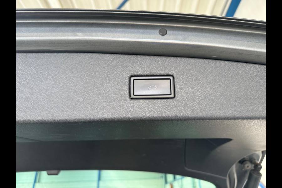 Volkswagen Tiguan 2.0 TSI 220PK 4Motion Highline PANO|AUTOMAAT|R-LINE|CAM|TREKHAAK