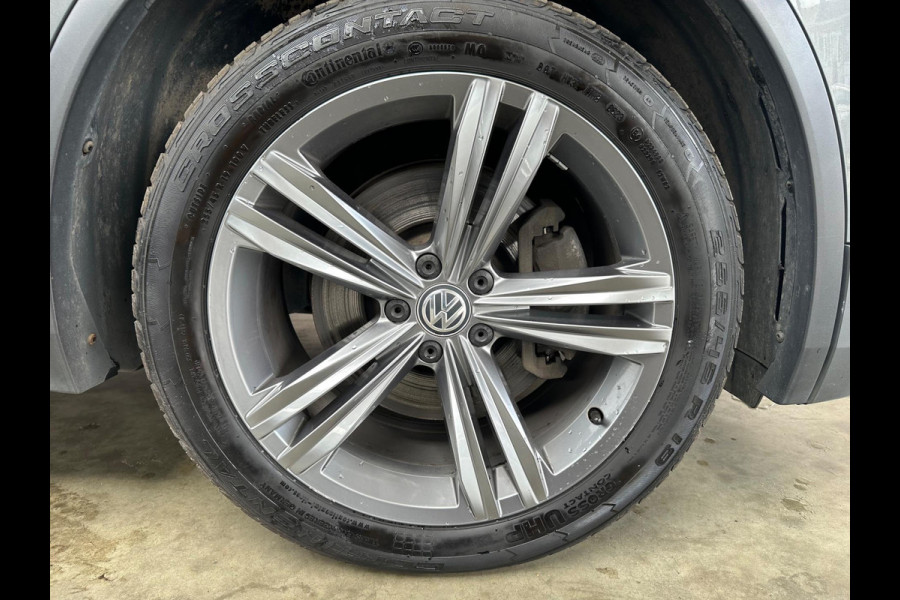 Volkswagen Tiguan 2.0 TSI 220PK 4Motion Highline PANO|AUTOMAAT|R-LINE|CAM|TREKHAAK
