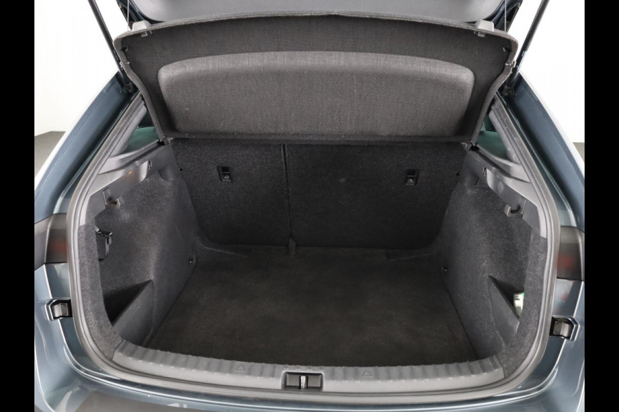 Škoda SCALA 1.0 TSI Sport Business 110 pk | Navigatie via App | Parkeersensoren achter | Cruise control | LED koplampen | Apple Carplay/Android Auto |