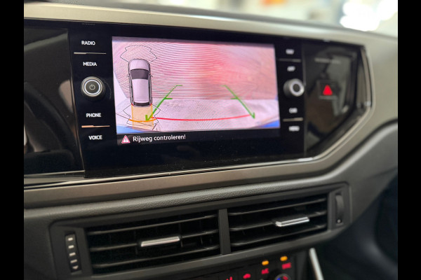 Volkswagen Polo 1.0 TSI Highline Automaat | Pano | Camera | LED | PDC voor + achter