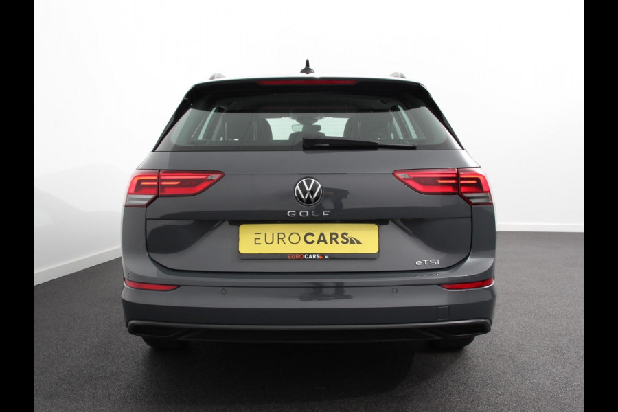 Volkswagen GOLF Variant 1.5 eTSI 130pk DSG Life Navigatie Apple Carplay/Android Auto Inklapbare trekhaak Parkeersensoren Adaptive Cruise Control Stoel- en stuurverwarming Climate Control Lichtmetalen Velgen