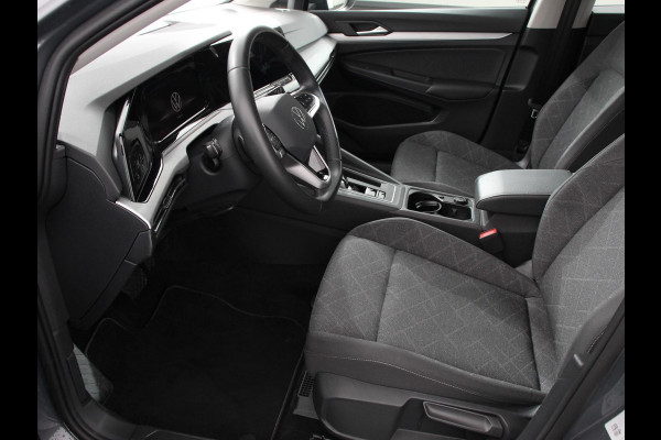 Volkswagen GOLF Variant 1.5 eTSI 130pk DSG Life Navigatie Apple Carplay/Android Auto Inklapbare trekhaak Parkeersensoren Adaptive Cruise Control Stoel- en stuurverwarming Climate Control Lichtmetalen Velgen