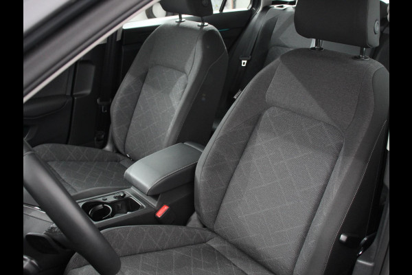 Volkswagen GOLF Variant 1.5 eTSI 130pk DSG Life Navigatie Apple Carplay/Android Auto Inklapbare trekhaak Parkeersensoren Adaptive Cruise Control Stoel- en stuurverwarming Climate Control Lichtmetalen Velgen
