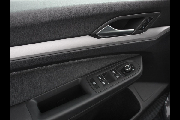 Volkswagen GOLF Variant 1.5 eTSI 130pk DSG Life Navigatie Apple Carplay/Android Auto Inklapbare trekhaak Parkeersensoren Adaptive Cruise Control Stoel- en stuurverwarming Climate Control Lichtmetalen Velgen