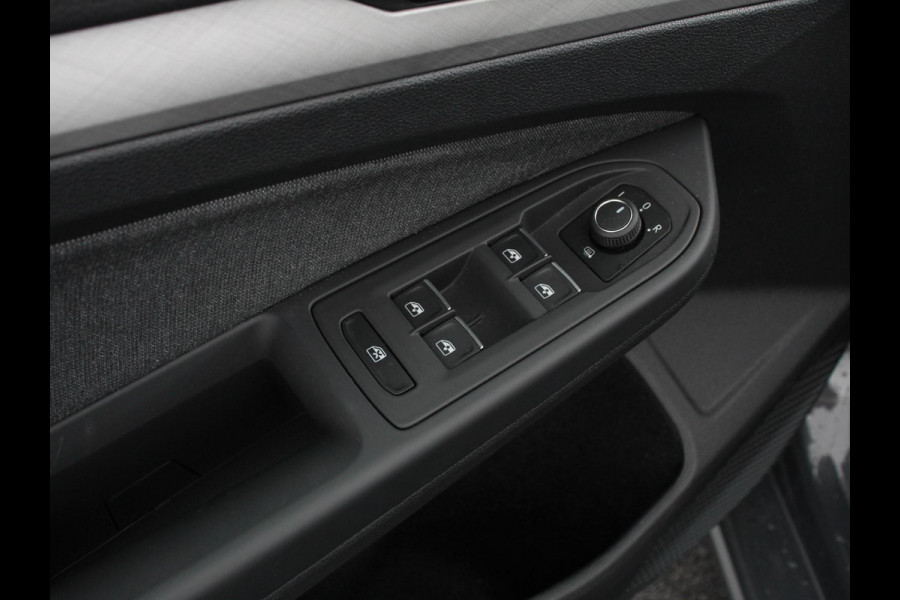 Volkswagen GOLF Variant 1.5 eTSI 130pk DSG Life Navigatie Apple Carplay/Android Auto Inklapbare trekhaak Parkeersensoren Adaptive Cruise Control Stoel- en stuurverwarming Climate Control Lichtmetalen Velgen