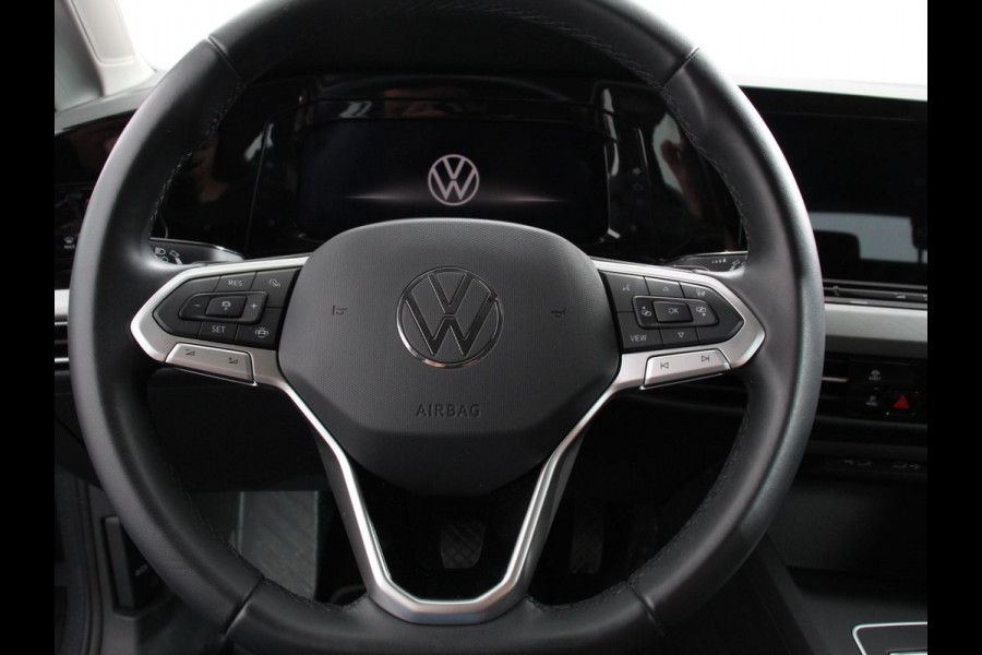 Volkswagen GOLF Variant 1.5 eTSI 130pk DSG Life Navigatie Apple Carplay/Android Auto Inklapbare trekhaak Parkeersensoren Adaptive Cruise Control Stoel- en stuurverwarming Climate Control Lichtmetalen Velgen