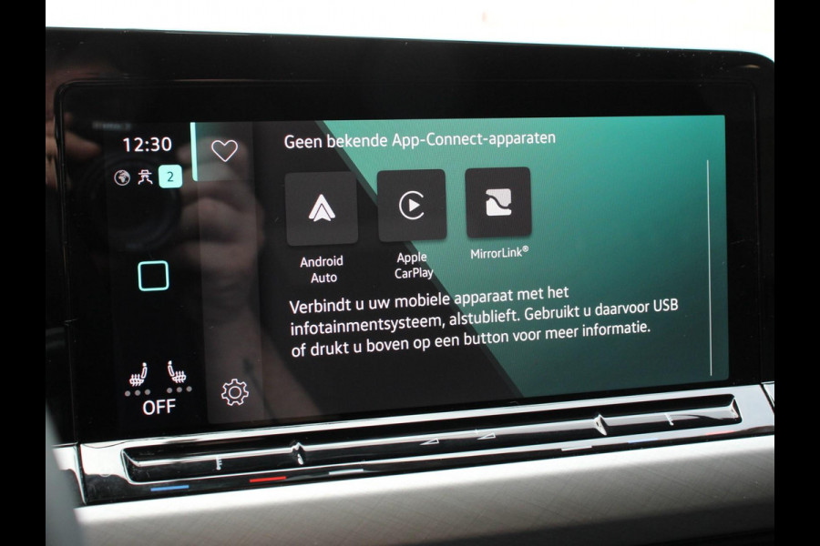 Volkswagen GOLF Variant 1.5 eTSI 130pk DSG Life Navigatie Apple Carplay/Android Auto Inklapbare trekhaak Parkeersensoren Adaptive Cruise Control Stoel- en stuurverwarming Climate Control Lichtmetalen Velgen