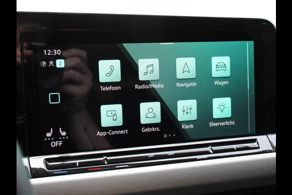Volkswagen GOLF Variant 1.5 eTSI 130pk DSG Life Navigatie Apple Carplay/Android Auto Inklapbare trekhaak Parkeersensoren Adaptive Cruise Control Stoel- en stuurverwarming Climate Control Lichtmetalen Velgen
