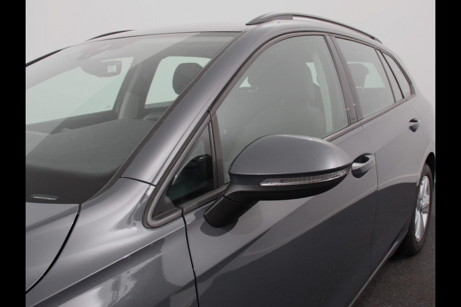Volkswagen GOLF Variant 1.5 eTSI 130pk DSG Life Navigatie Apple Carplay/Android Auto Inklapbare trekhaak Parkeersensoren Adaptive Cruise Control Stoel- en stuurverwarming Climate Control Lichtmetalen Velgen