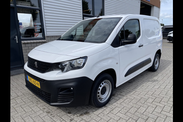 Peugeot Partner 1.2 PureTech Premium / benzine grijs kenteken / vaste prijs rijklaar € 13.450 ex btw / airco / cruise control / schuifdeur / navigatie / armsteun / euro 6 / lease vanaf € 227