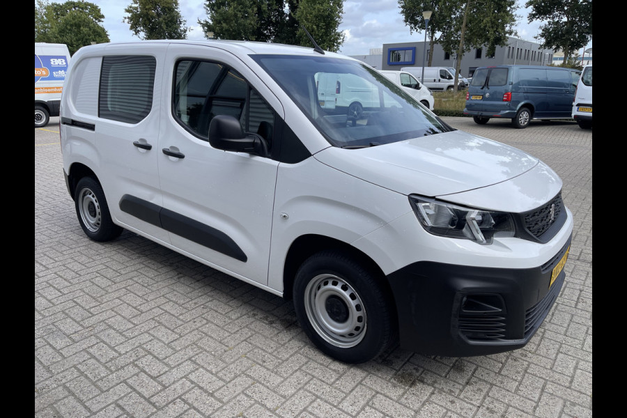 Peugeot Partner 1.2 PureTech Premium / benzine grijs kenteken / vaste prijs rijklaar € 13.450 ex btw / airco / cruise control / schuifdeur / navigatie / armsteun / euro 6 / lease vanaf € 227
