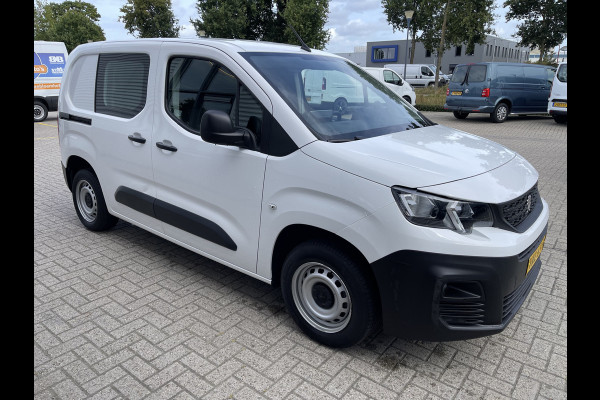 Peugeot Partner 1.2 PureTech Premium / benzine grijs kenteken / vaste prijs rijklaar € 13.450 ex btw / airco / cruise control / schuifdeur / navigatie / armsteun / euro 6 / lease vanaf € 227