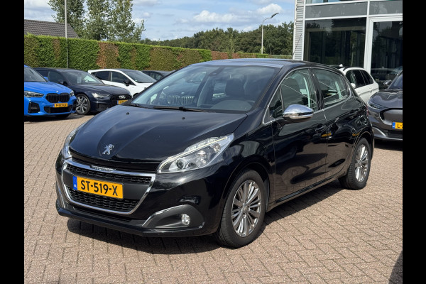 Peugeot 208 1.2 PureTech Allure / Panoramadak / Navigatie / Parkeerhulp achter / 16'' / Apple CarPlay / DAB / Cruise Control