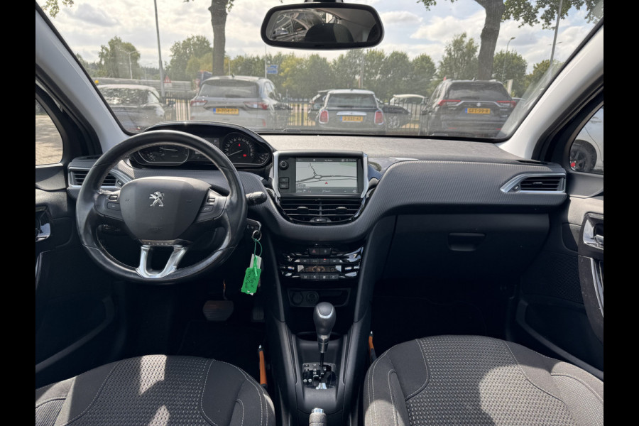 Peugeot 208 1.2 PureTech Allure / Panoramadak / Navigatie / Parkeerhulp achter / 16'' / Apple CarPlay / DAB / Cruise Control