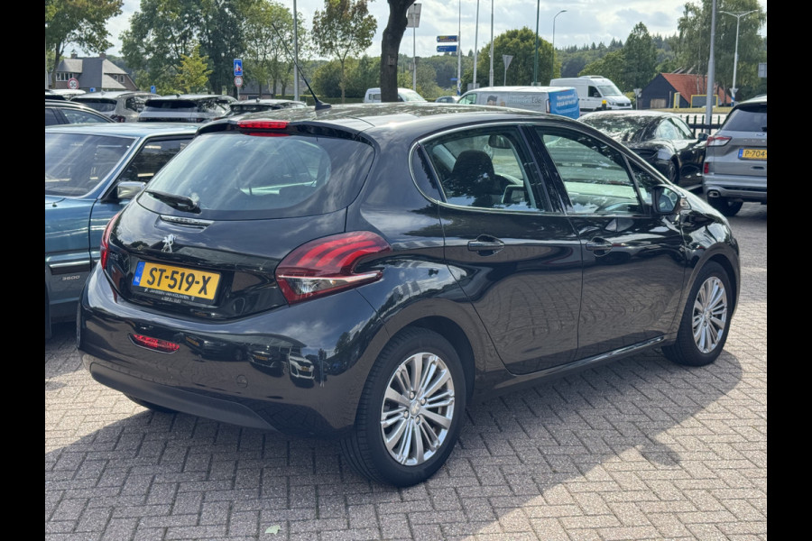 Peugeot 208 1.2 PureTech Allure / Panoramadak / Navigatie / Parkeerhulp achter / 16'' / Apple CarPlay / DAB / Cruise Control