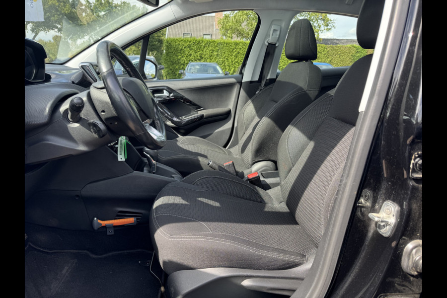 Peugeot 208 1.2 PureTech Allure / Panoramadak / Navigatie / Parkeerhulp achter / 16'' / Apple CarPlay / DAB / Cruise Control