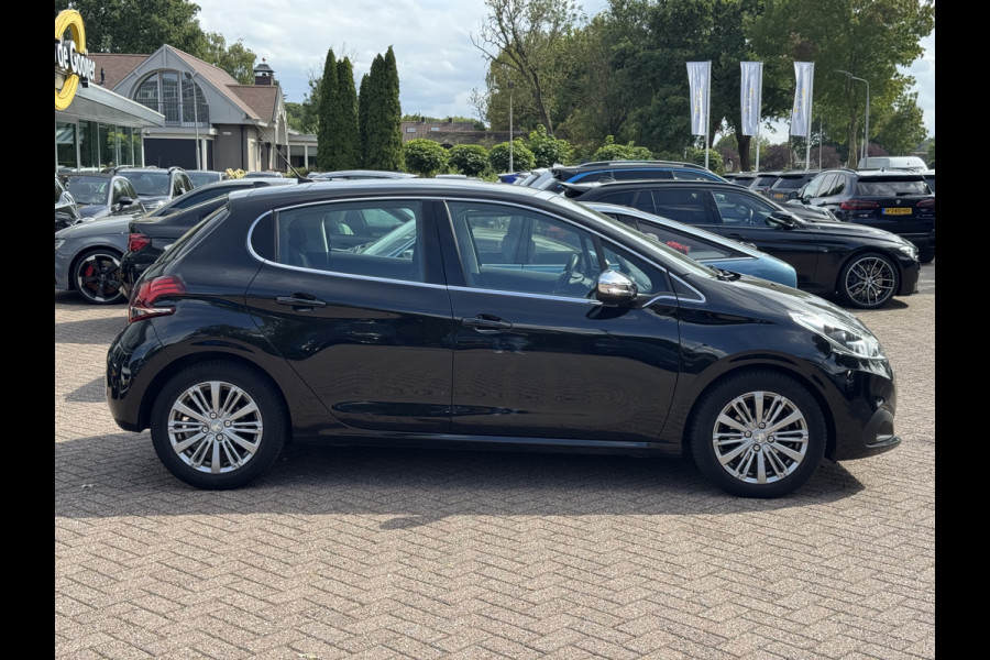 Peugeot 208 1.2 PureTech Allure / Panoramadak / Navigatie / Parkeerhulp achter / 16'' / Apple CarPlay / DAB / Cruise Control