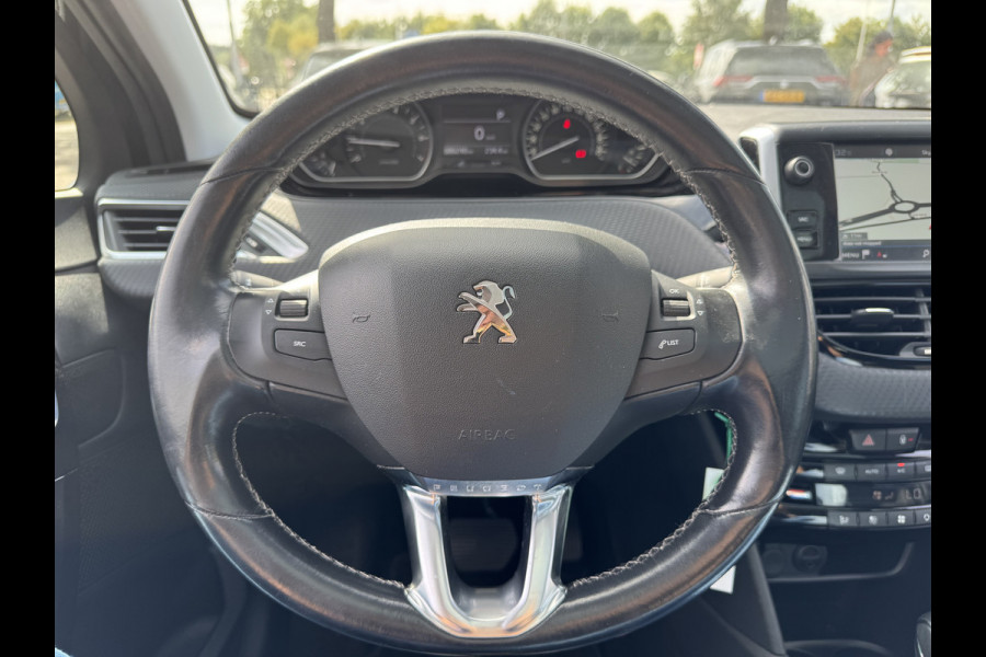 Peugeot 208 1.2 PureTech Allure / Panoramadak / Navigatie / Parkeerhulp achter / 16'' / Apple CarPlay / DAB / Cruise Control