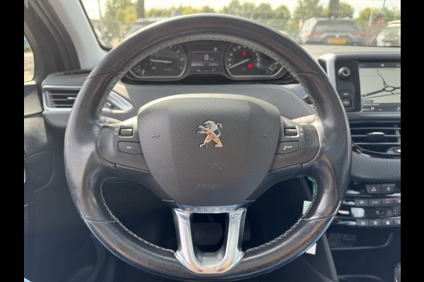 Peugeot 208 1.2 PureTech Allure / Panoramadak / Navigatie / Parkeerhulp achter / 16'' / Apple CarPlay / DAB / Cruise Control
