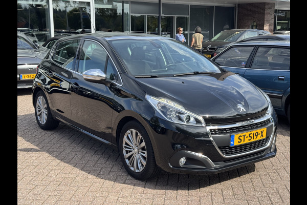 Peugeot 208 1.2 PureTech Allure / Panoramadak / Navigatie / Parkeerhulp achter / 16'' / Apple CarPlay / DAB / Cruise Control