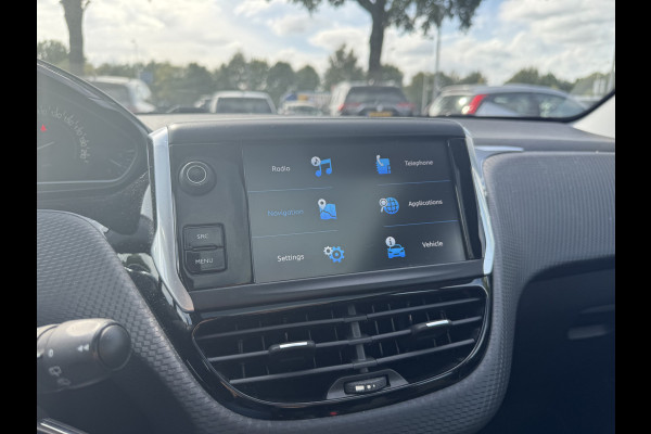 Peugeot 208 1.2 PureTech Allure / Panoramadak / Navigatie / Parkeerhulp achter / 16'' / Apple CarPlay / DAB / Cruise Control