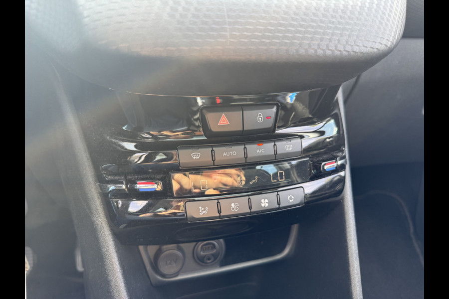 Peugeot 208 1.2 PureTech Allure / Panoramadak / Navigatie / Parkeerhulp achter / 16'' / Apple CarPlay / DAB / Cruise Control