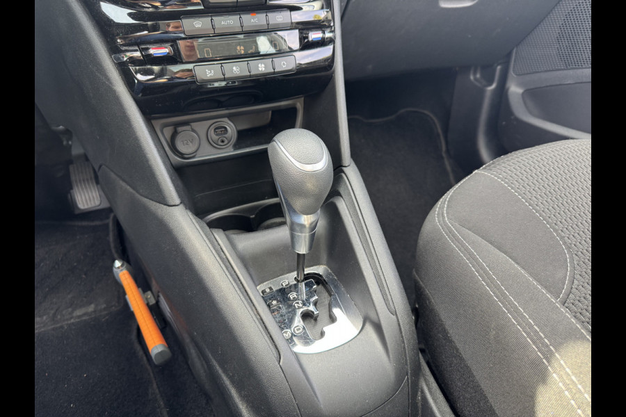 Peugeot 208 1.2 PureTech Allure / Panoramadak / Navigatie / Parkeerhulp achter / 16'' / Apple CarPlay / DAB / Cruise Control