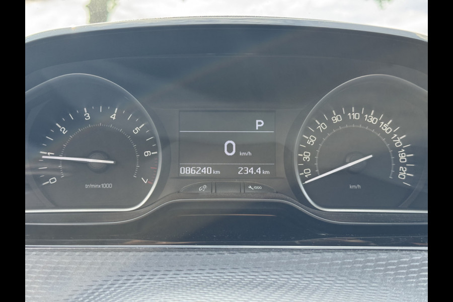 Peugeot 208 1.2 PureTech Allure / Panoramadak / Navigatie / Parkeerhulp achter / 16'' / Apple CarPlay / DAB / Cruise Control