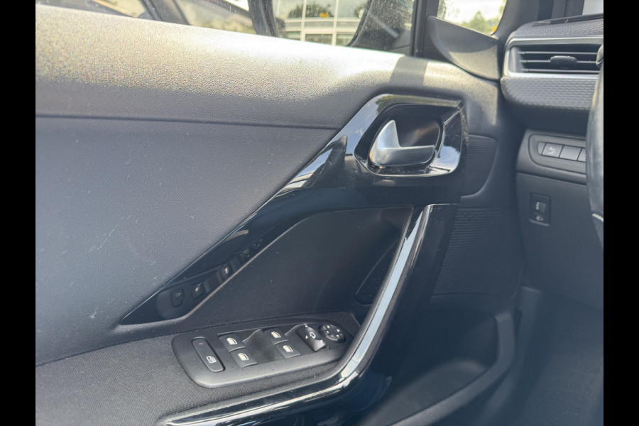 Peugeot 208 1.2 PureTech Allure / Panoramadak / Navigatie / Parkeerhulp achter / 16'' / Apple CarPlay / DAB / Cruise Control