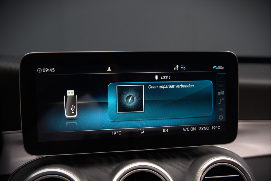 Mercedes-Benz C-Klasse Estate 300 e Business Solution AMG | Panoramadak | Stoelverwarming | Multibeam LED | Camera | Navigatie | Parkeersensoren | Leer | Apple Carplay | Ambiance Verlichting